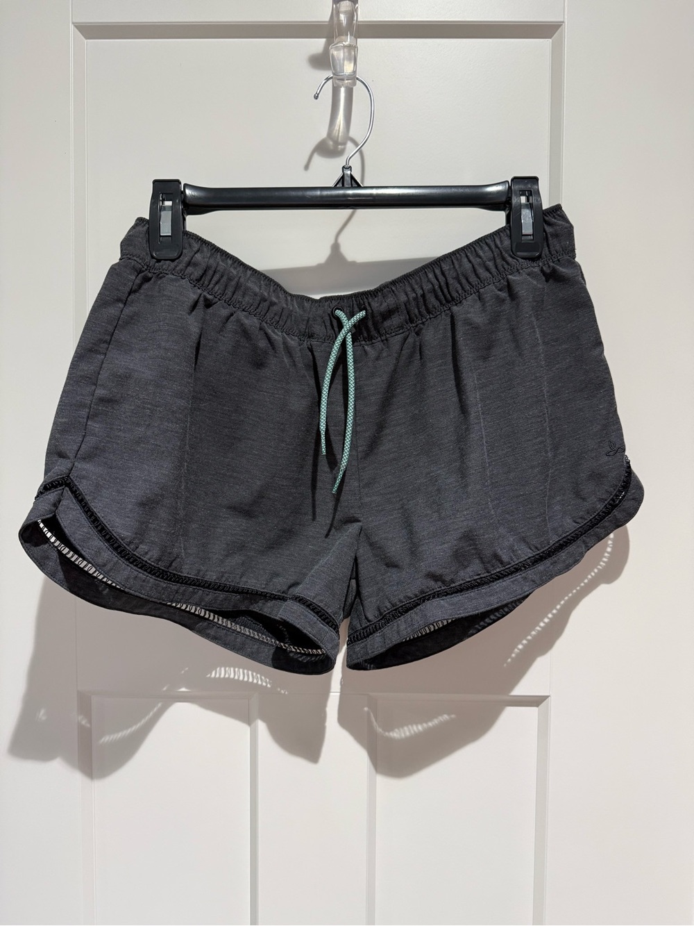 Women’s charcoal prAna Mariya shorts size medium